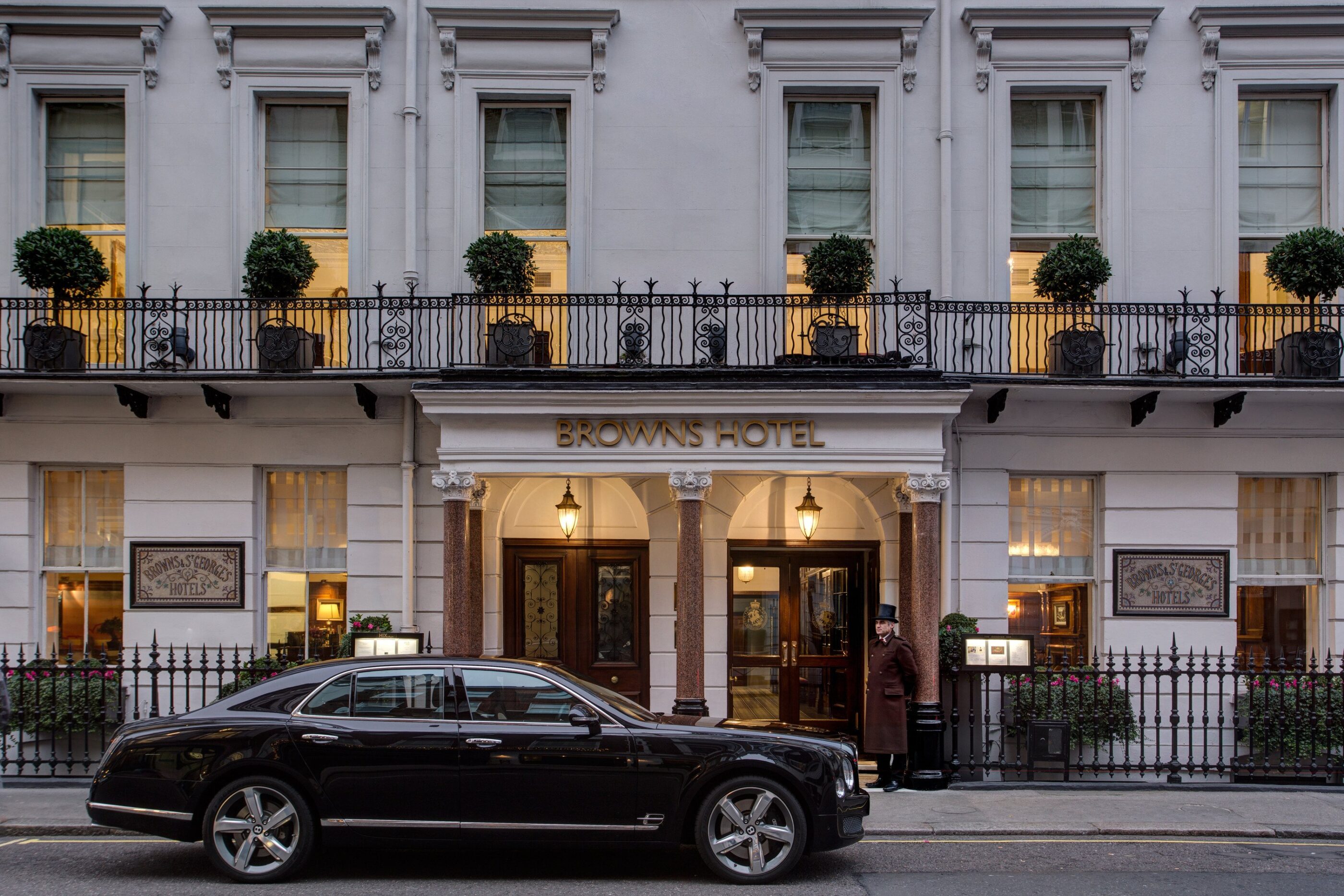 Brown’s Hotel — photo 1