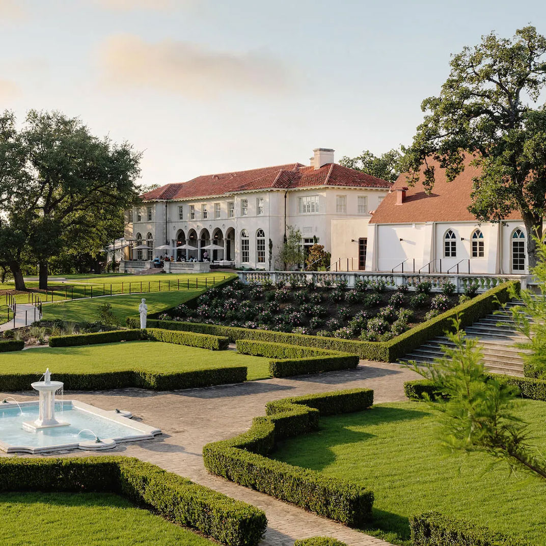 Commodore Perry Estate, Auberge