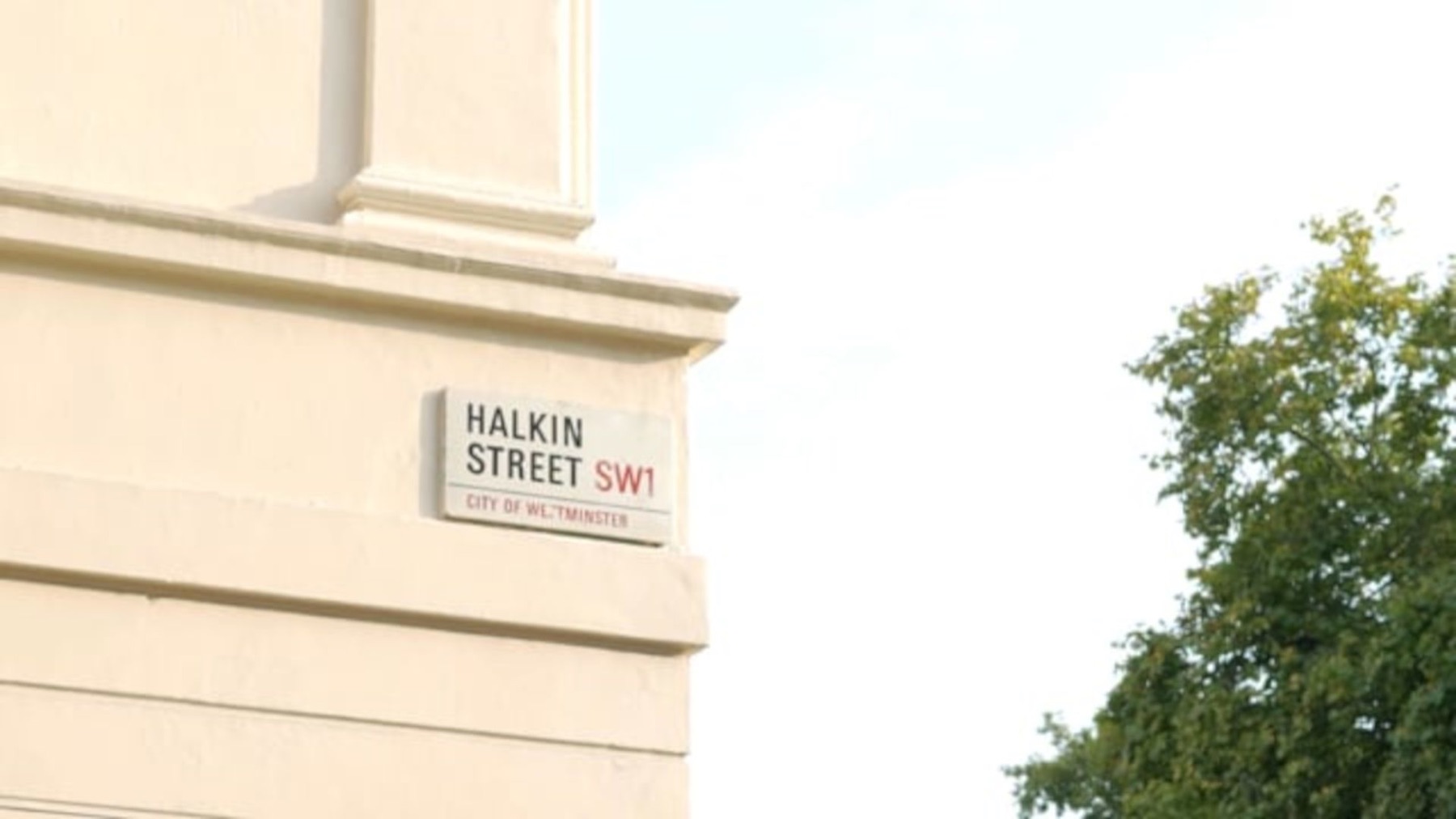 como-the-halkin-london — gallery-1