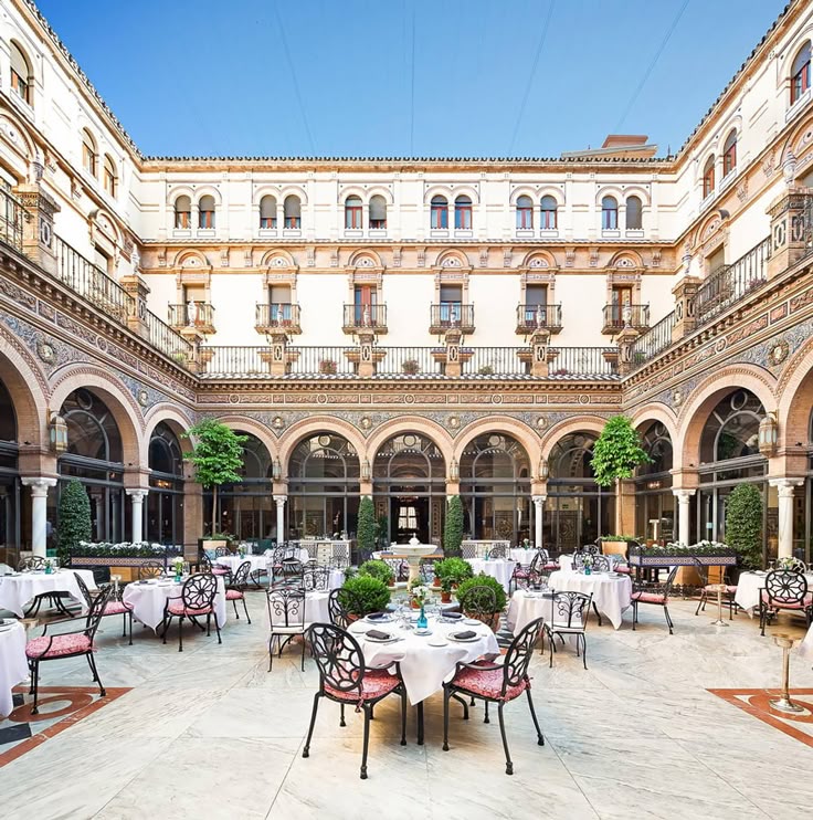 Palacio Santa Cruz Seville — photo 2