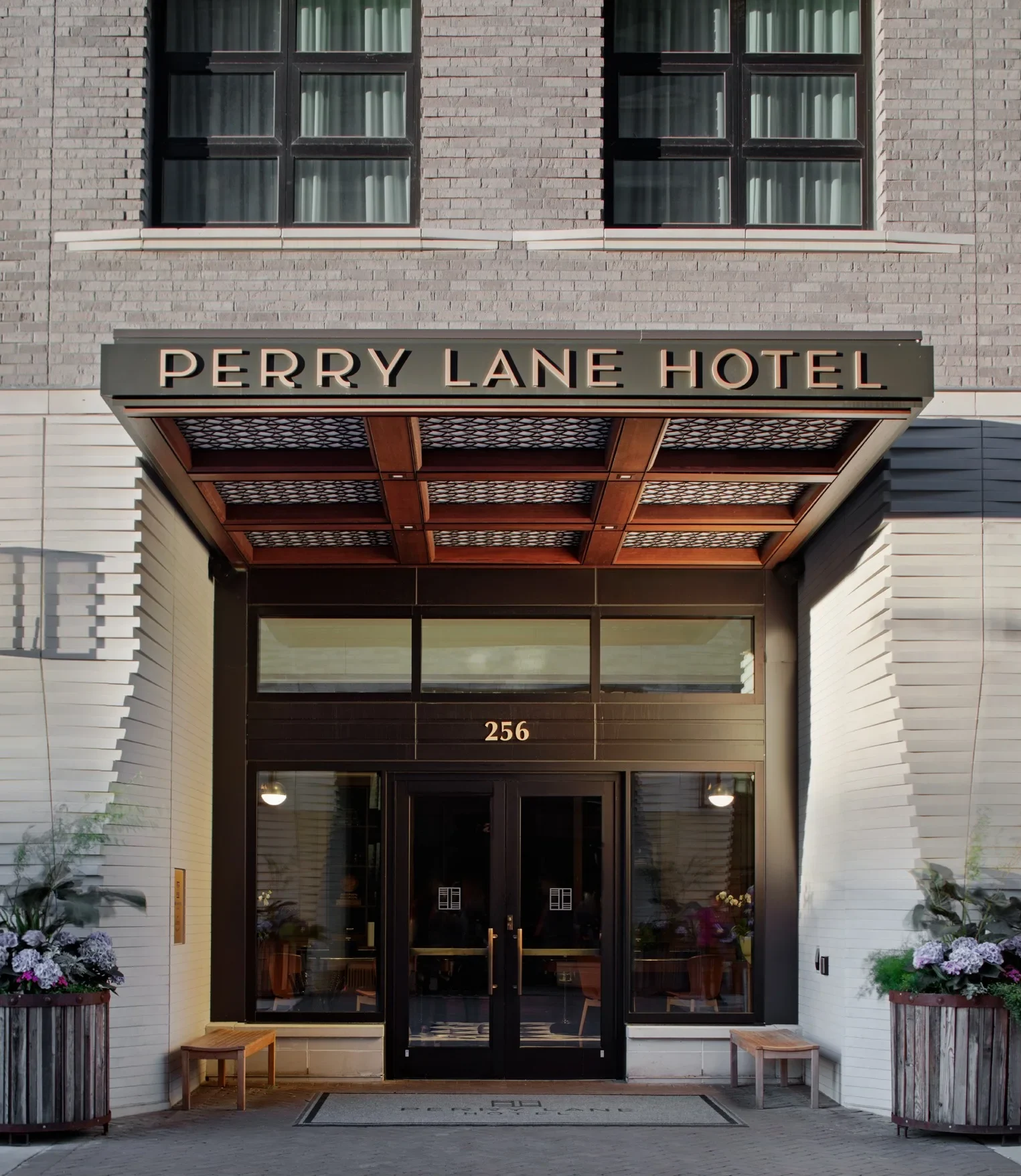 Perry Lane Hotel, Luxury Collection — photo 2