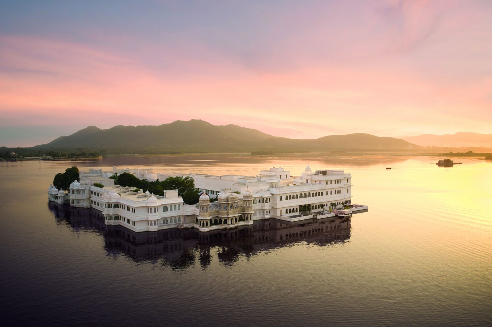 Taj Lake Palace, Udaipur — photo 1