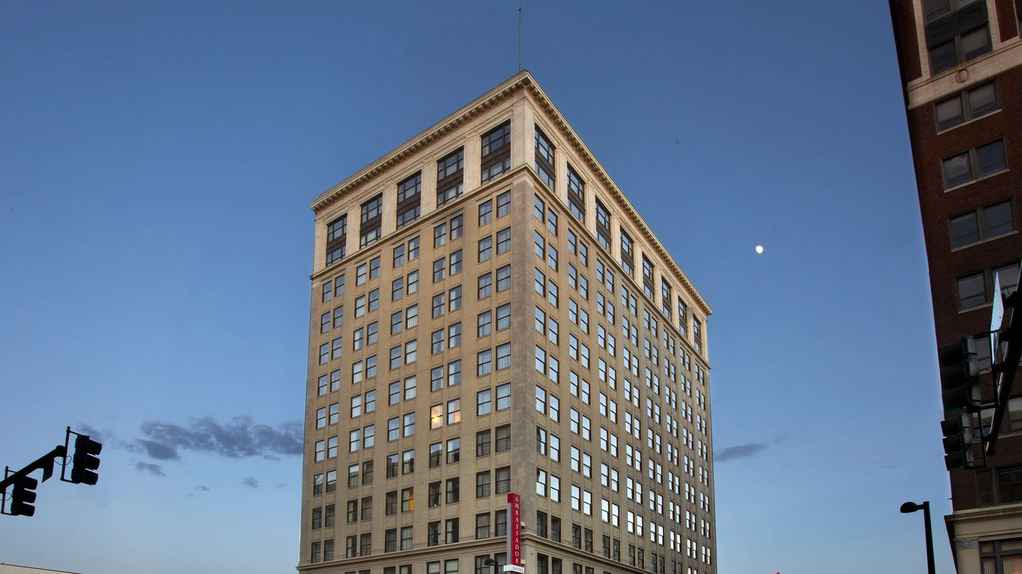 The Ambassador Hotel Wichita, Autograph Collection — photo 3