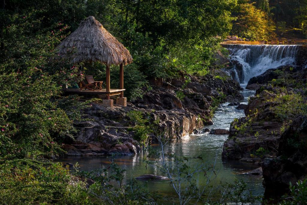 Blancaneaux Lodge, The Family Coppola Hideaways — photo 4