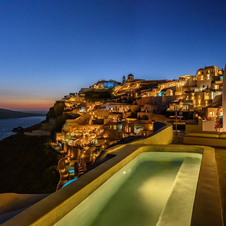Oia Sunset Cliff Palace — photo 3