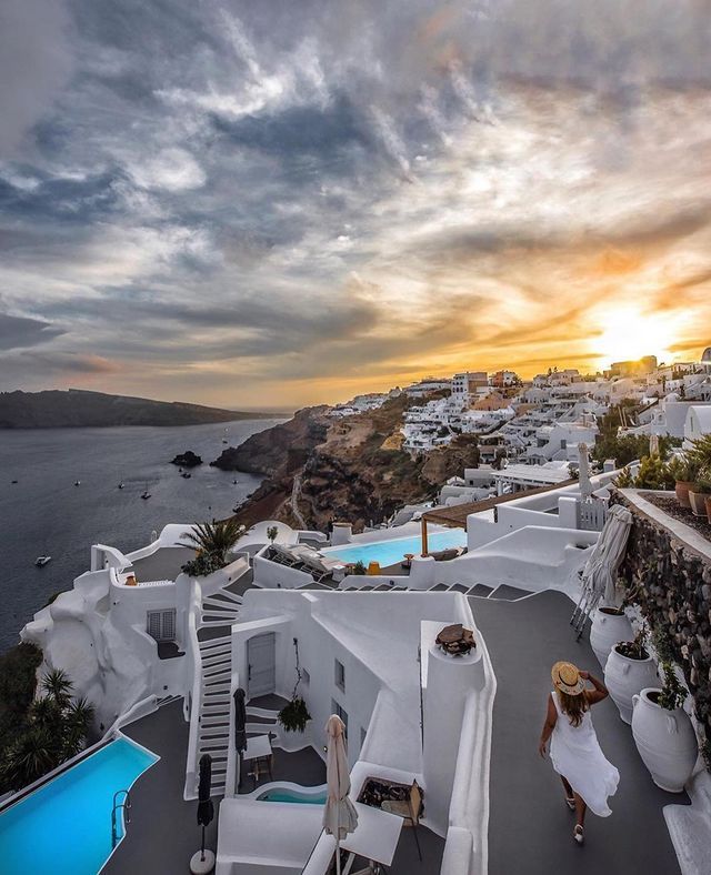 Oia Sunset Cliff Palace — photo 4