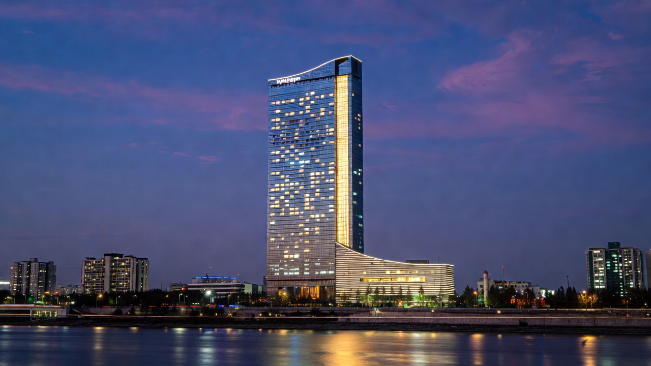 Aman Chose Seoul's Loudest Luxury District for a Brand Built on Seclusion